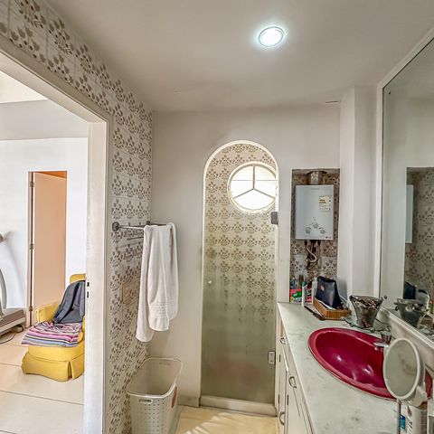 Apartamento à venda com 228m², 4 quartos e 2 vagas Apartamento à venda com 228m², 4 quartos e 2 vagasBanheiro da Suíte 1