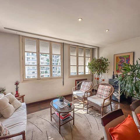 Apartamento à venda com 228m², 4 quartos e 2 vagas Apartamento à venda com 228m², 4 quartos e 2 vagasSala