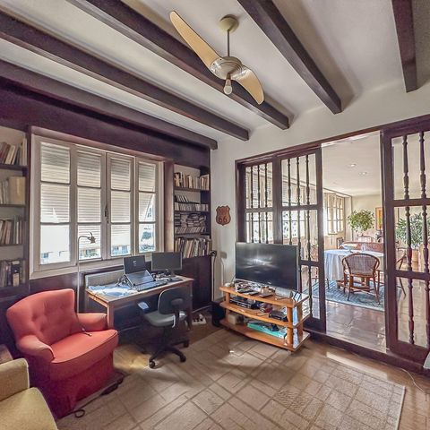 Apartamento à venda com 228m², 4 quartos e 2 vagas Apartamento à venda com 228m², 4 quartos e 2 vagasEscritório