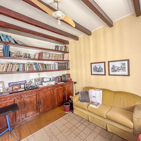 Apartamento à venda com 228m², 4 quartos e 2 vagas Apartamento à venda com 228m², 4 quartos e 2 vagasEscritório