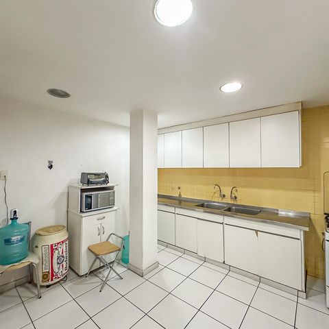 Apartamento à venda com 228m², 4 quartos e 2 vagas Apartamento à venda com 228m², 4 quartos e 2 vagasCozinha