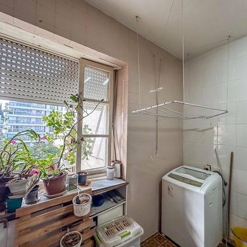Apartamento à venda com 228m², 4 quartos e 2 vagas Apartamento à venda com 228m², 4 quartos e 2 vagasÁrea de Serviço