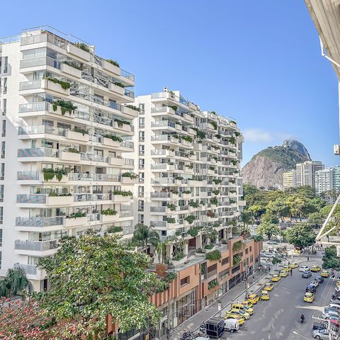 Apartamento à venda com 228m², 4 quartos e 2 vagas Apartamento à venda com 228m², 4 quartos e 2 vagasVista