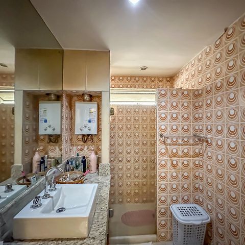 Apartamento à venda com 228m², 4 quartos e 2 vagas Apartamento à venda com 228m², 4 quartos e 2 vagasBanheiro da Suíte 2
