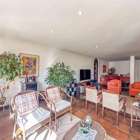 Apartamento à venda com 228m², 4 quartos e 2 vagas Apartamento à venda com 228m², 4 quartos e 2 vagasSala