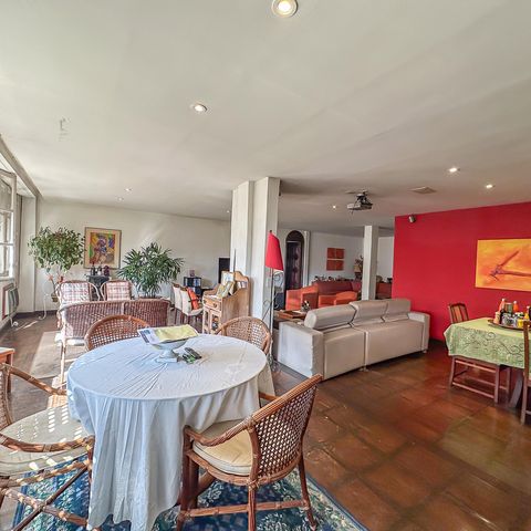 Apartamento à venda com 228m², 4 quartos e 2 vagas Apartamento à venda com 228m², 4 quartos e 2 vagasSala