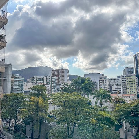 Apartamento à venda com 228m², 4 quartos e 2 vagas Apartamento à venda com 228m², 4 quartos e 2 vagasVista