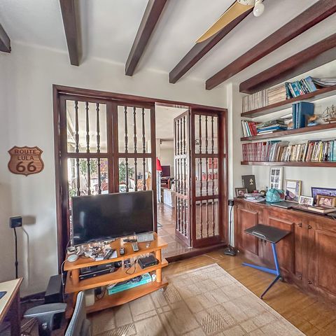 Apartamento à venda com 228m², 4 quartos e 2 vagas Apartamento à venda com 228m², 4 quartos e 2 vagasEscritório