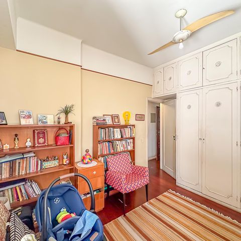 Apartamento à venda com 228m², 4 quartos e 2 vagas Apartamento à venda com 228m², 4 quartos e 2 vagasSuíte 2