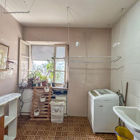 Apartamento à venda com 228m², 4 quartos e 2 vagas Apartamento à venda com 228m², 4 quartos e 2 vagasÁrea de Serviço