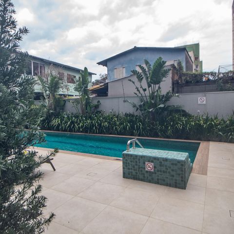 Studio à venda com 26m², 1 quarto e sem vaga Studio à venda com 26m², 1 quarto e sem vagaÁrea comum - Piscina