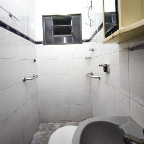 Casa para alugar com 300m², 2 quartos e 4 vagas Casa para alugar com 300m², 2 quartos e 4 vagasBanheiro Social