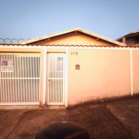 Casa para alugar com 300m², 2 quartos e 4 vagas Casa para alugar com 300m², 2 quartos e 4 vagasFachada