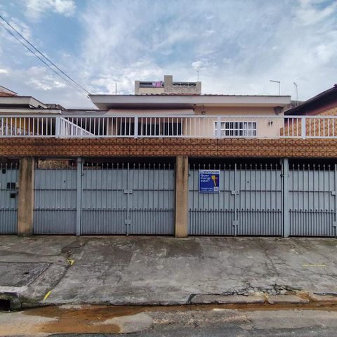 Casa à venda com 220m², 4 quartos e 3 vagasFachada