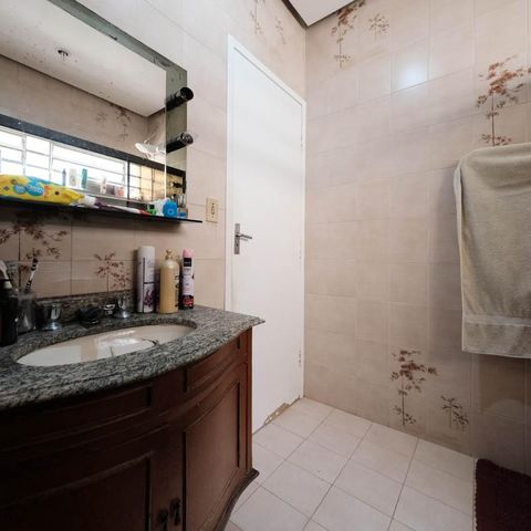 Casa à venda com 220m², 4 quartos e 3 vagasBanheiro da Suíte