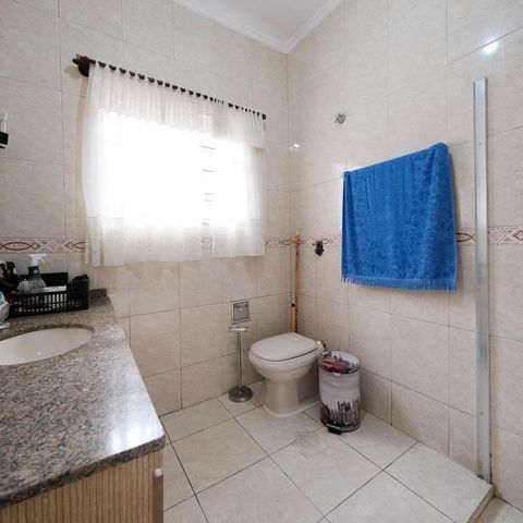 Casa à venda com 220m², 4 quartos e 3 vagasBanheiro