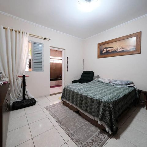 Casa à venda com 220m², 4 quartos e 3 vagasSuíte