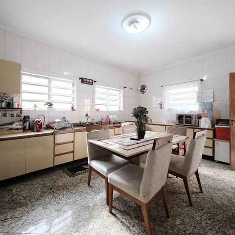 Casa à venda com 220m², 4 quartos e 3 vagasCozinha