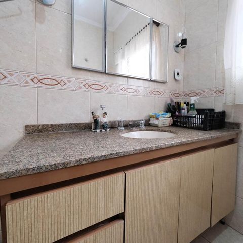 Casa à venda com 220m², 4 quartos e 3 vagasBanheiro