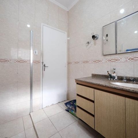 Casa à venda com 220m², 4 quartos e 3 vagasBanheiro