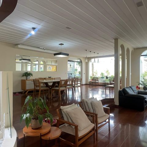 Casa à venda com 700m², 4 quartos e 4 vagasSala