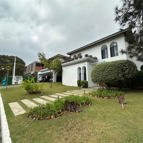 Casa à venda com 700m², 4 quartos e 4 vagasFachada