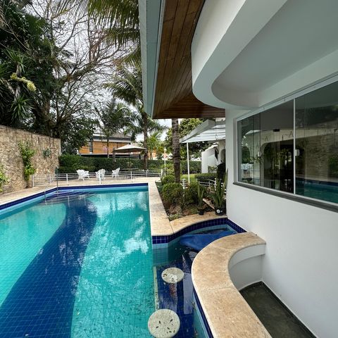 Casa à venda com 700m², 4 quartos e 4 vagasPiscina