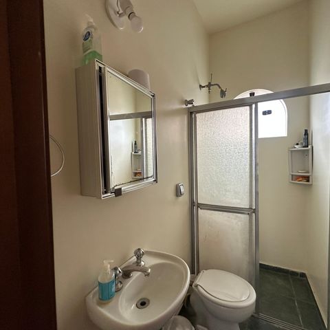 Casa à venda com 700m², 4 quartos e 4 vagasBanheiro de serviço