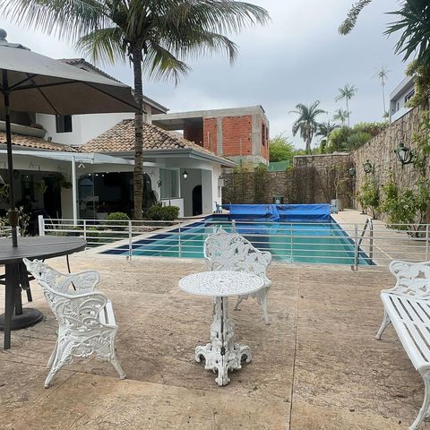 Casa à venda com 700m², 4 quartos e 4 vagasPiscina