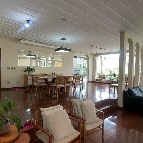 Casa à venda com 700m², 4 quartos e 4 vagasSala