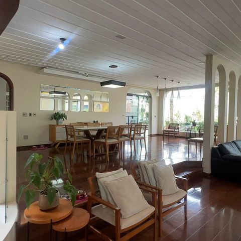 Casa à venda com 700m², 4 quartos e 4 vagasSala