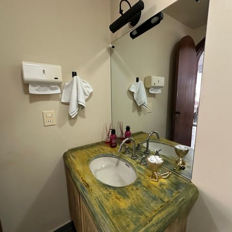 Casa à venda com 700m², 4 quartos e 4 vagasBanheiro Social