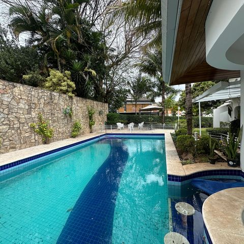 Casa à venda com 700m², 4 quartos e 4 vagasPiscina