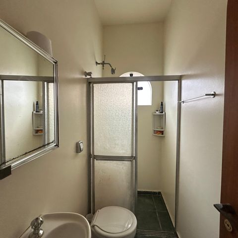 Casa à venda com 700m², 4 quartos e 4 vagasBanheiro de serviço