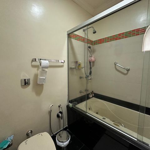 Casa à venda com 700m², 4 quartos e 4 vagasBanheiro da Suíte 1 e 2