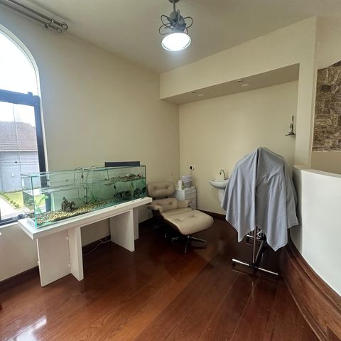 Casa à venda com 700m², 4 quartos e 4 vagasEscritório