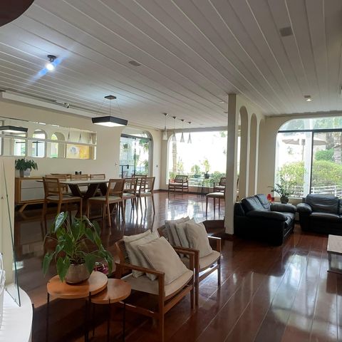 Casa à venda com 700m², 4 quartos e 4 vagasSala