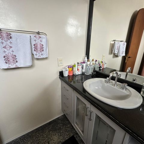Casa à venda com 700m², 4 quartos e 4 vagasBanheiro da Suíte 4