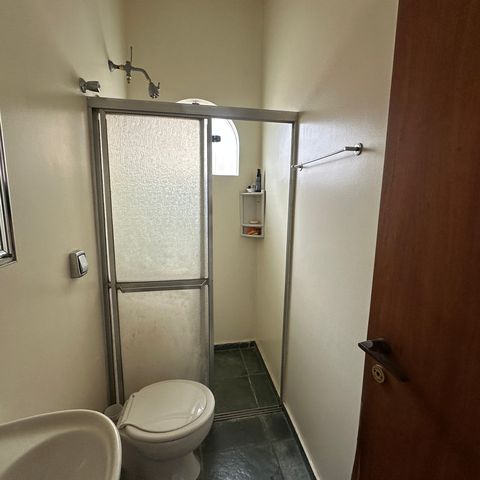 Casa à venda com 700m², 4 quartos e 4 vagasBanheiro de serviço