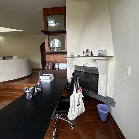Casa à venda com 700m², 4 quartos e 4 vagasEscritório