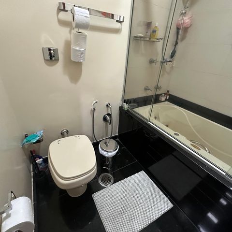 Casa à venda com 700m², 4 quartos e 4 vagasBanheiro da Suíte 1 e 2