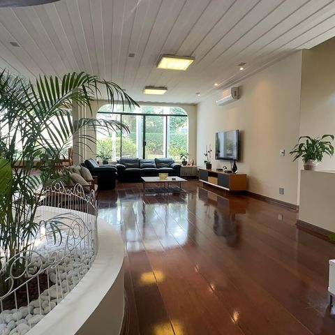 Casa à venda com 700m², 4 quartos e 4 vagasSala