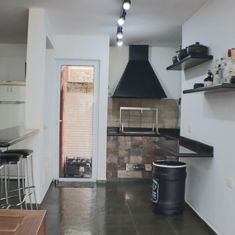 Casa à venda com 700m², 4 quartos e 4 vagasChurrasqueira