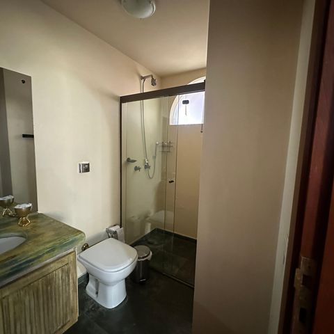 Casa à venda com 700m², 4 quartos e 4 vagasBanheiro Social