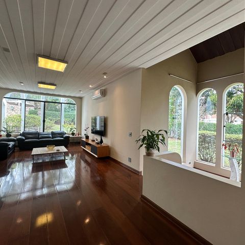 Casa à venda com 700m², 4 quartos e 4 vagasSala