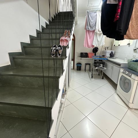 Casa à venda com 700m², 4 quartos e 4 vagasEscada