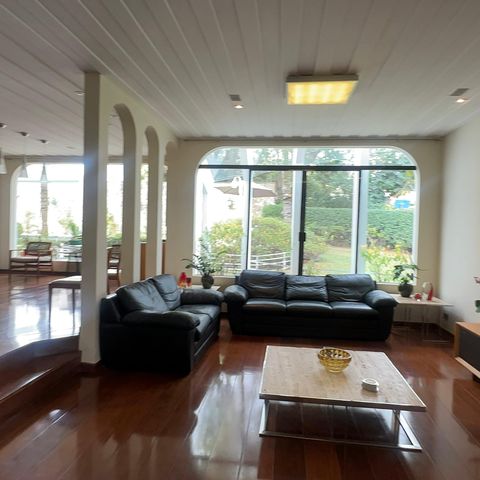 Casa à venda com 700m², 4 quartos e 4 vagasSala de TV