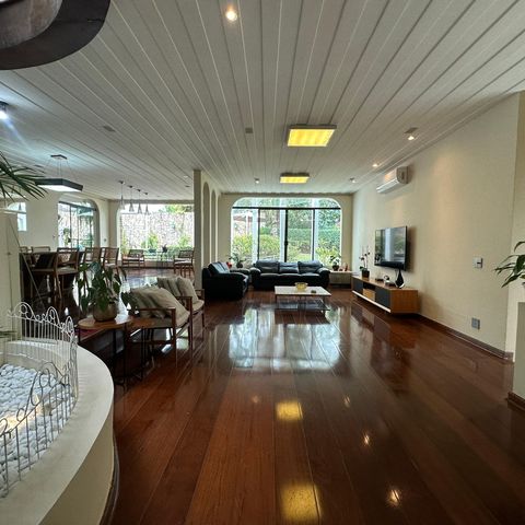 Casa à venda com 700m², 4 quartos e 4 vagasSala