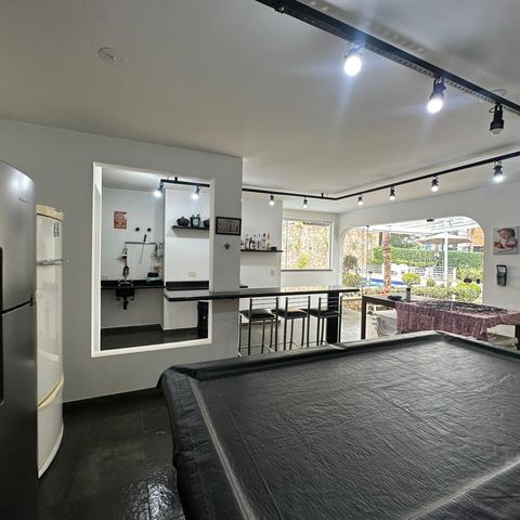 Casa à venda com 700m², 4 quartos e 4 vagasChurrasqueira