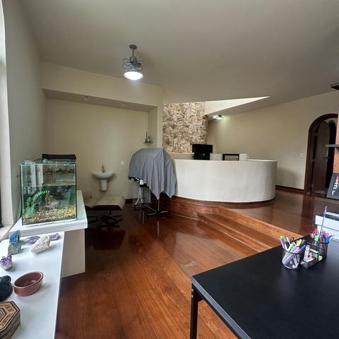 Casa à venda com 700m², 4 quartos e 4 vagasEscritório